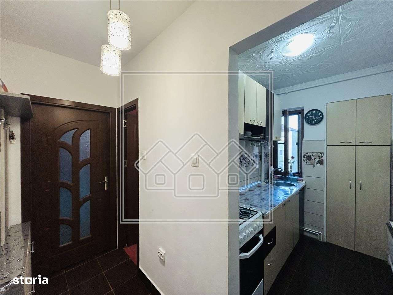 Ap renovat, 2 camere, la cheie, pret negociabil, zona Cedonia-2