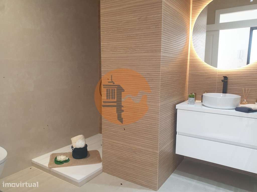 Fantástico Apartamento T2 totalmente remodelado com vista Rio, junt... - Grande imagem: 5/40