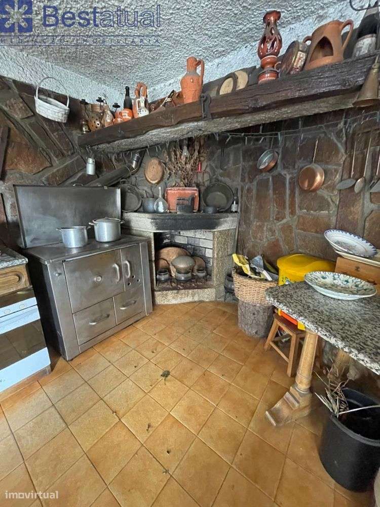 Moradia T4 Isolada - 5 min. Centro Sto. Tirso-13