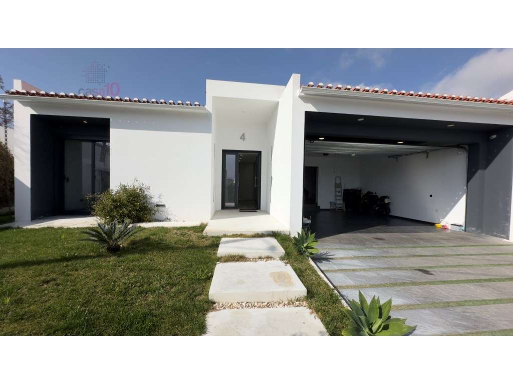 Vende-se moradia de arquitetura moderna T4 com piscina e jardim! - Grande imagem: 3/52