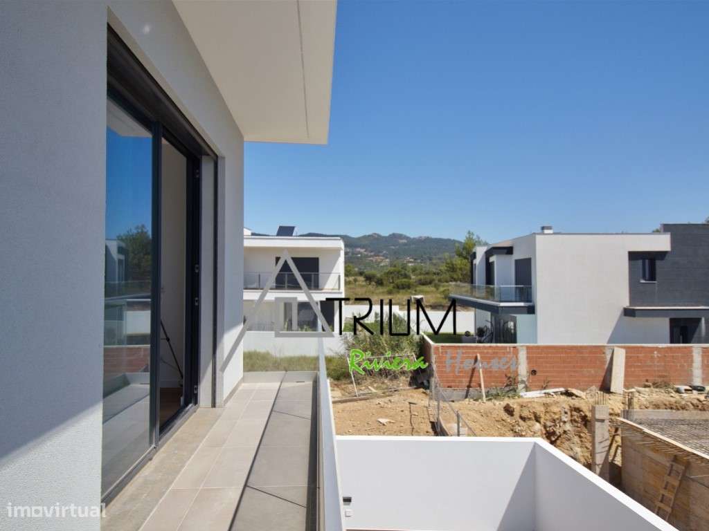 Moradia T4+1 Isolada com piscina e jardim nova-33