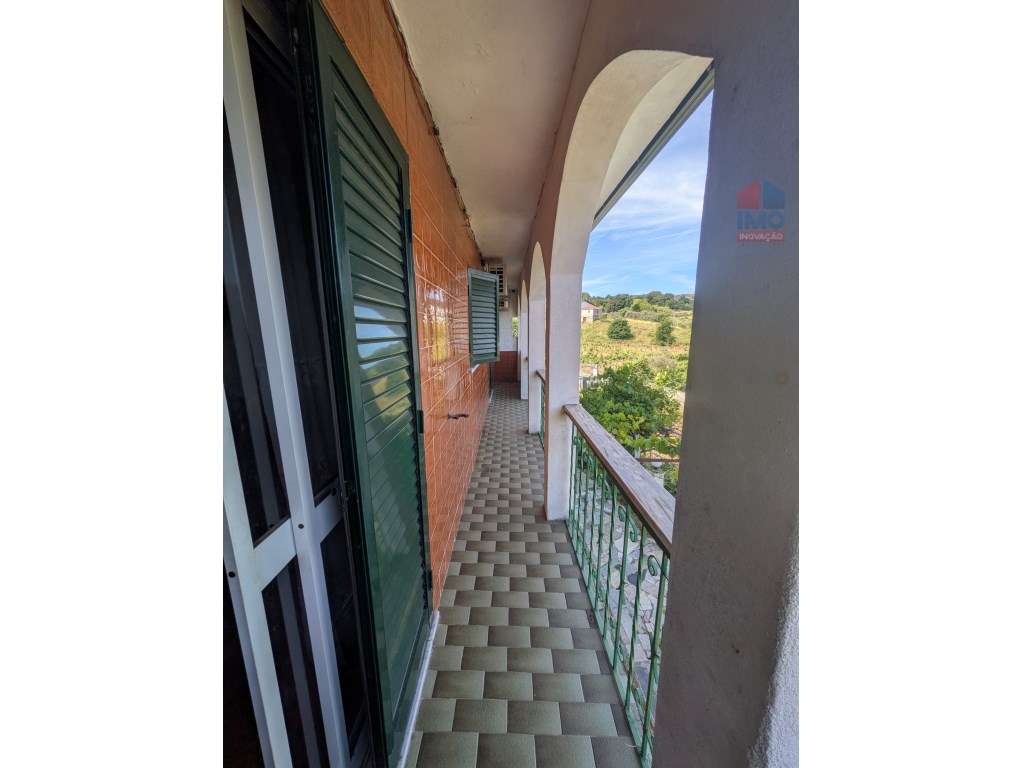 QUINTA COM MORADIA T3 PISCINA TERRENO E ANEXOS-24
