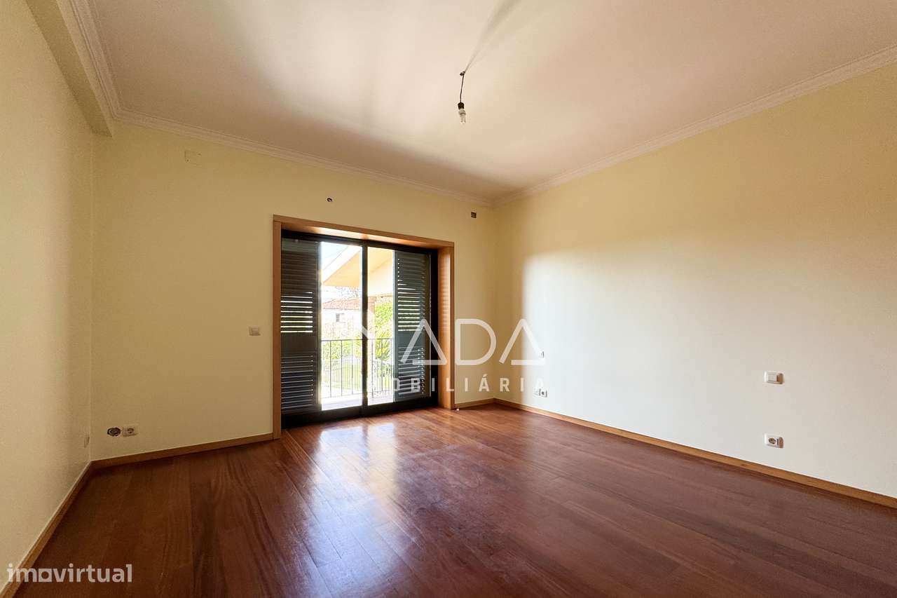 Moradia T4 + Moradia em pedra + terreno (3 artigos) em Lago, Amares-20