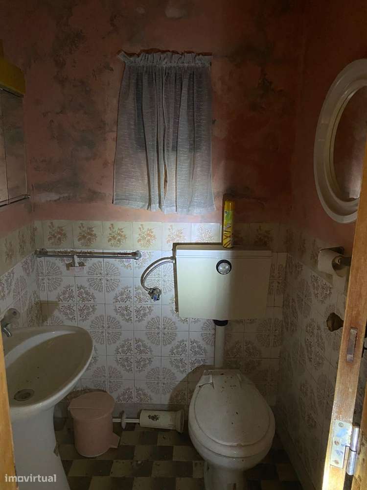 Casa em Touça , concelho de Vila Nova de Foz Côa.-11