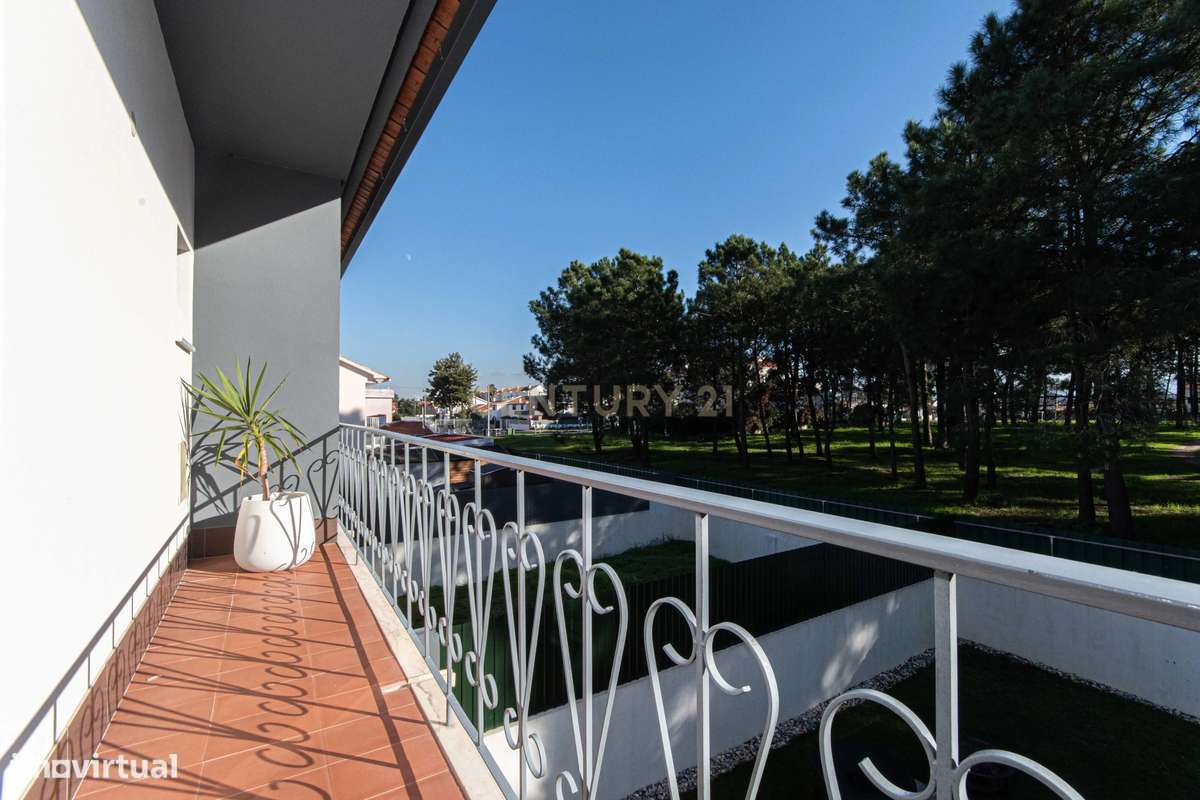 Moradia em Banda nova totalmente mobiliada – Quinta do Conde-13