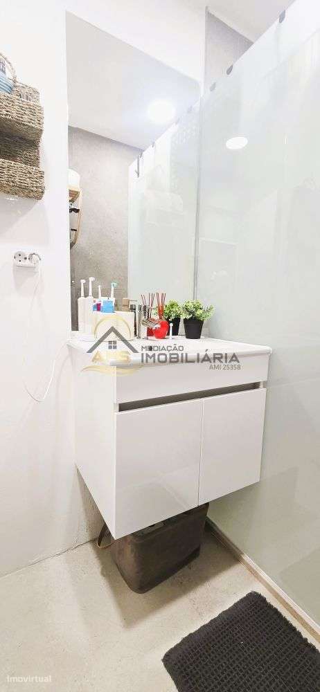 LOJA COMERCIAL/APARTAMENTO T1+1-31