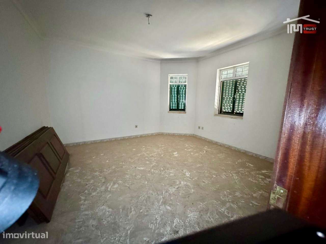 Moradia T5 com 370 m² e terreno de 800 m² no centro de Pinhal Novo-6