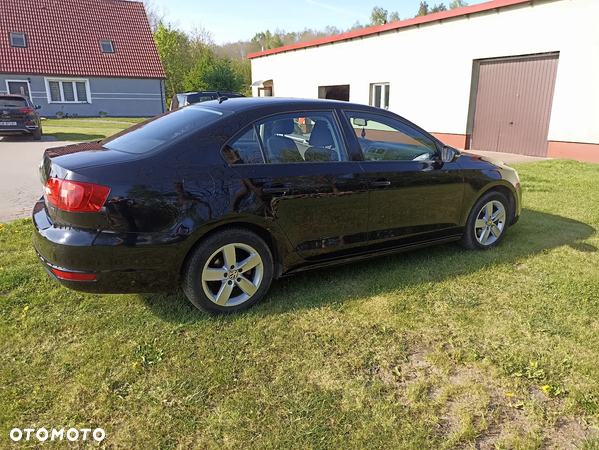 Volkswagen Jetta 1.6 TDI Comfortline - 6