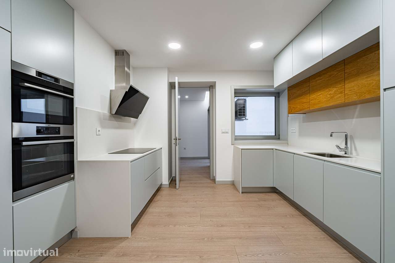 T4 amplo, 4 suites e estacionamento 4 carros – Marquês, Porto-15