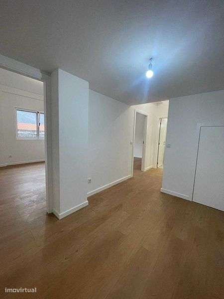 Apartamento totalmente renovado em frente à estação Trindade Porto - Grande imagem: 5/6