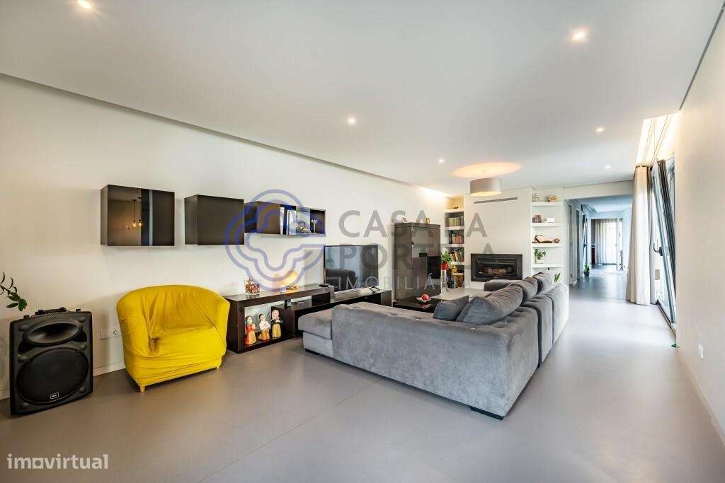 Moradia T4 de 2018 - Térrea - Piscina - Jardim 100m2 + Casa 50m2 - Mat - Grande imagem: 4/37