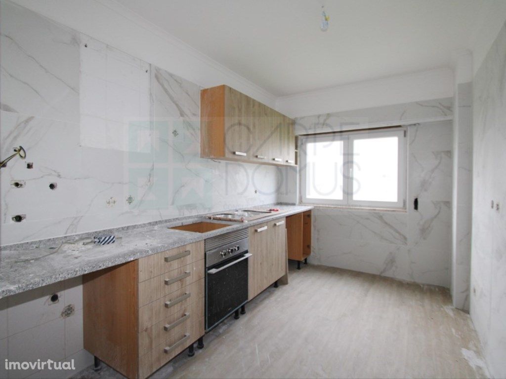 Moderno apartamento T2, equipado, em Sintra