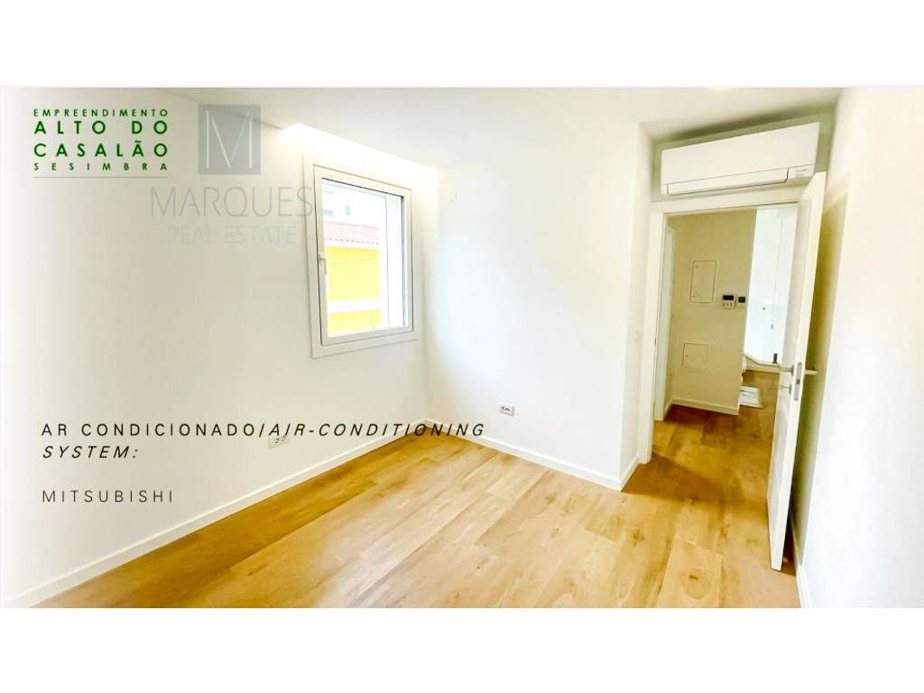 Apartamento T2 com Varanda e Parqueamento em Santana - Sesimbra-16