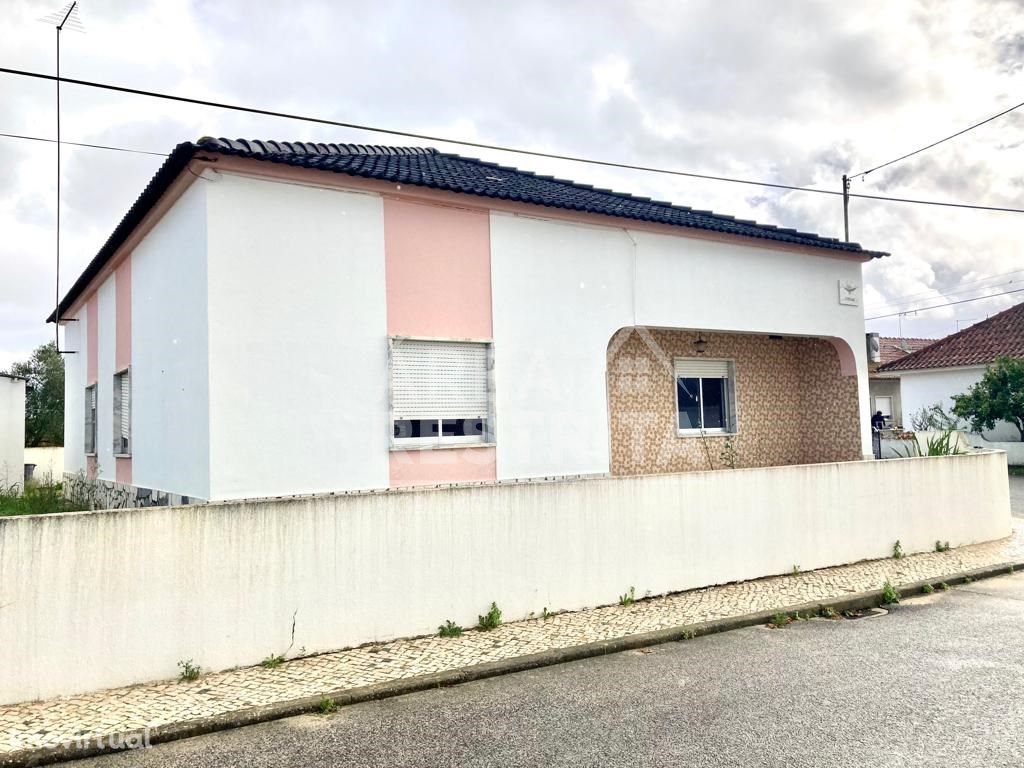 Moradia isolada T3, em lote de 300 m2 - Canha - Montijo