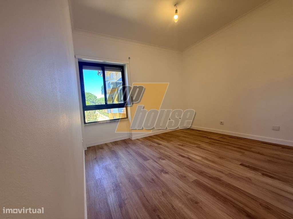 Apartamento T3 com arrecadação - Parque da Paz-12