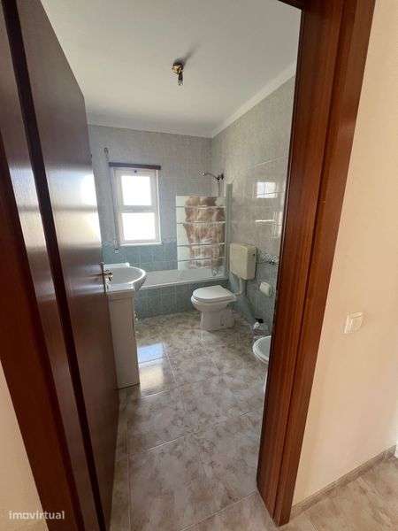 Apartamento com 3 Quartos, 2 casas de banho, 3 verandas - Grande imagem: 5/12