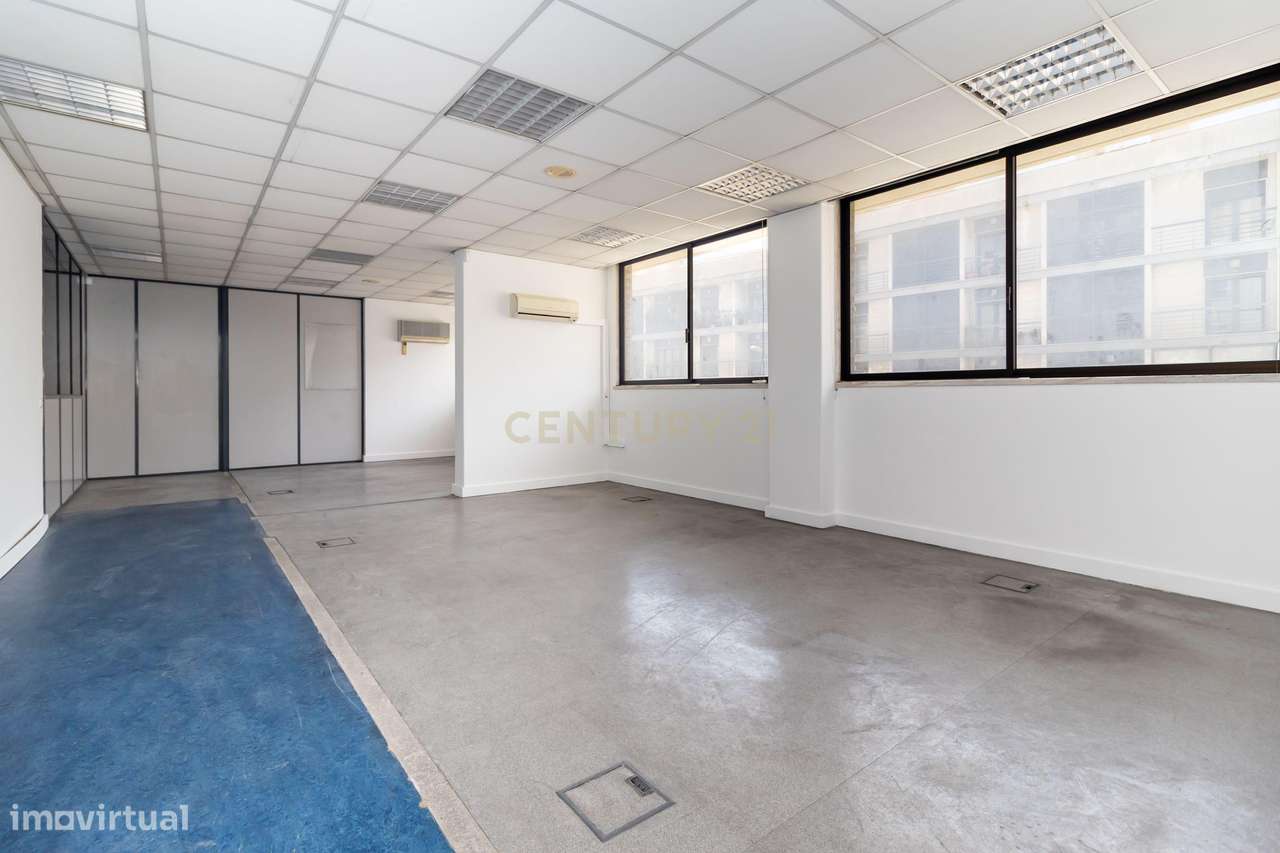 ESPAÇO COMERCIAL/SERVIÇOS com 311m2, para venda, no centro do Prior Ve-24