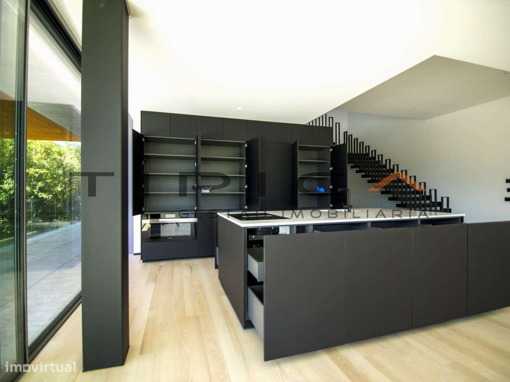 Moradia LUXO Condomínio Privado-5