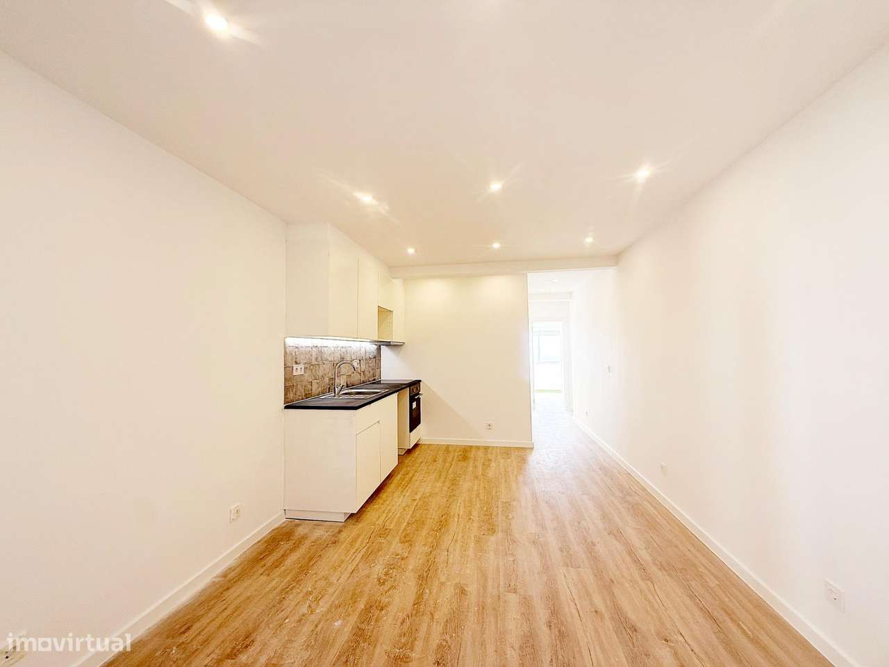 T2 em Santa Iria da Azóia c/ vista rio e arrecadação!-3