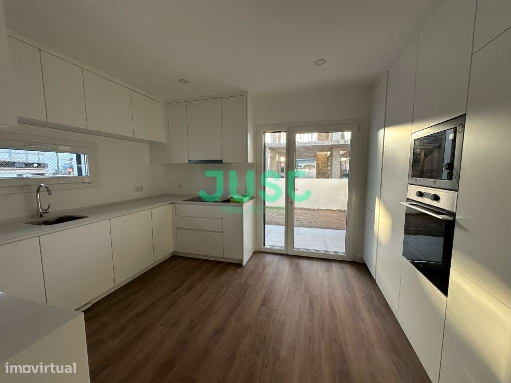 Apartamento T2 com suíte com closet, terraço e uma 1 vaga de garage...-7