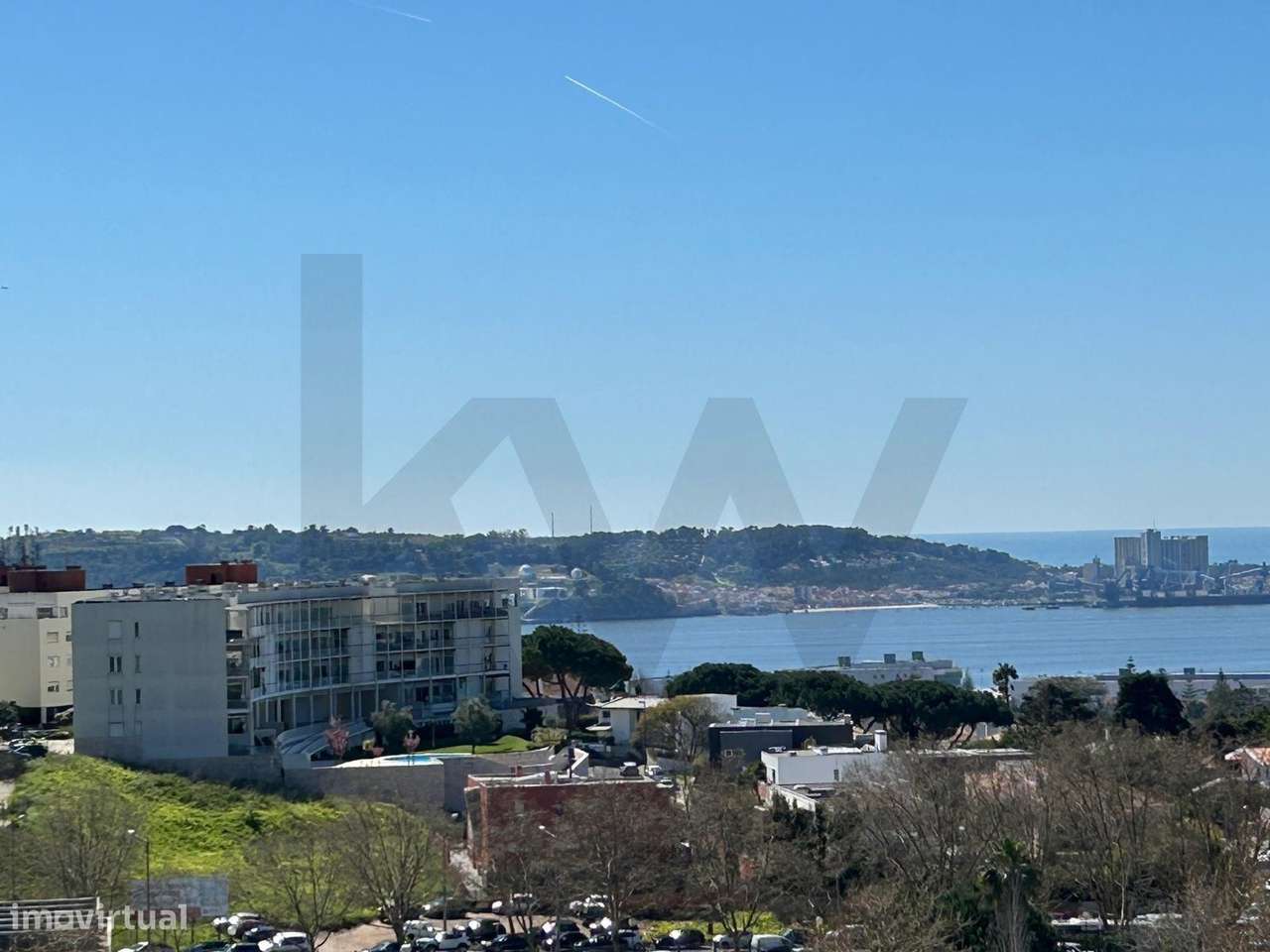 T2  Mobilado com Vista Mar, Varandas orientadas a SUL, Elevadores  e G - Grande imagem: 2/33