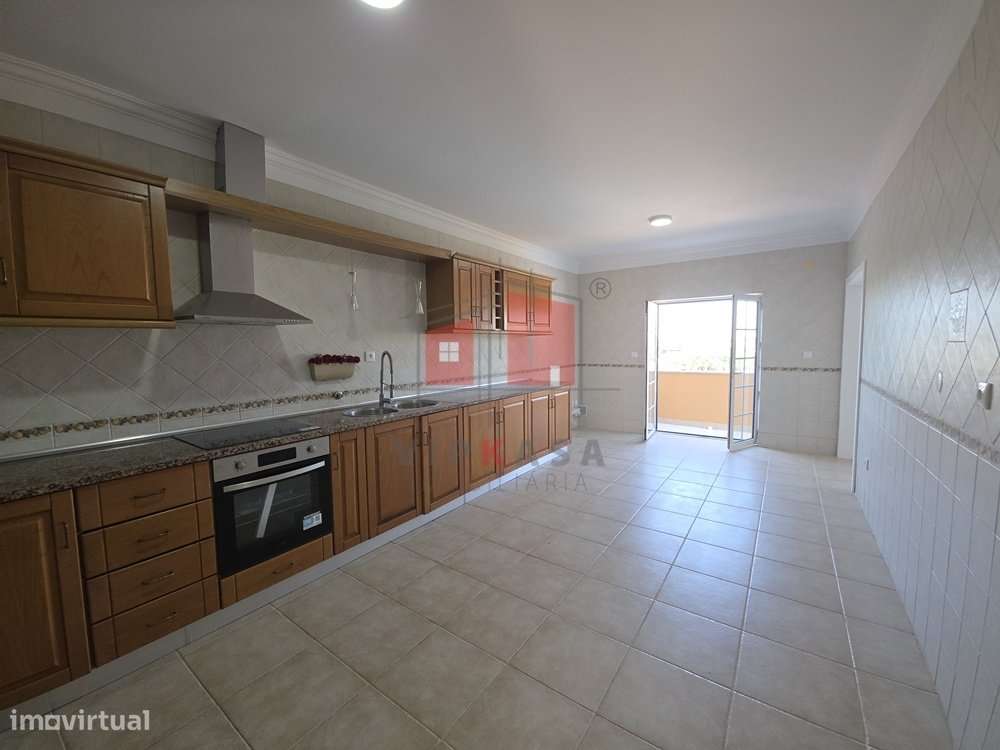 Moradia T4 com Piscina em 900 m2 de lote-8