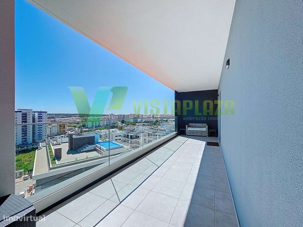 Apartamento Duplex com Terraço e Vista Panorâmica, piscina e garage...-17