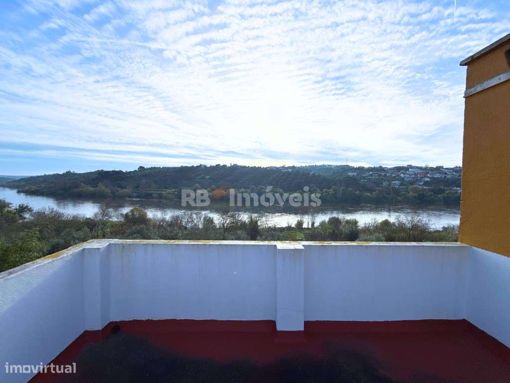 Moradia de Três Pisos com Vista Deslumbrante para o Rio Tejo e Cast... - Grande imagem: 4/38