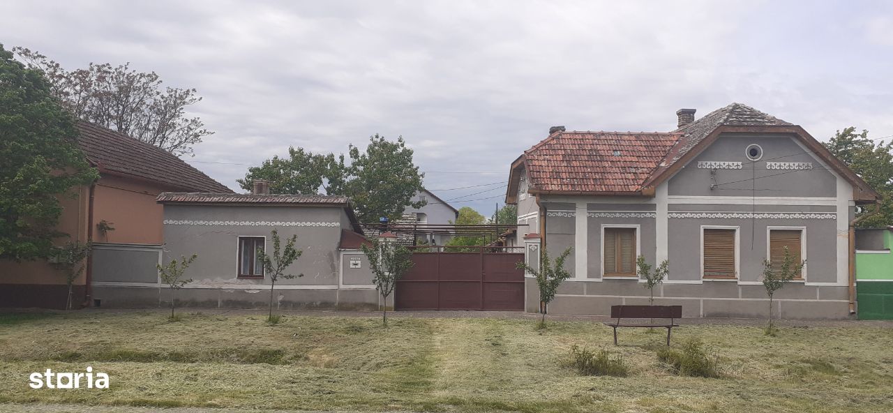 Casa și grădină în Nădlac cu front stradal pe 2 strazi