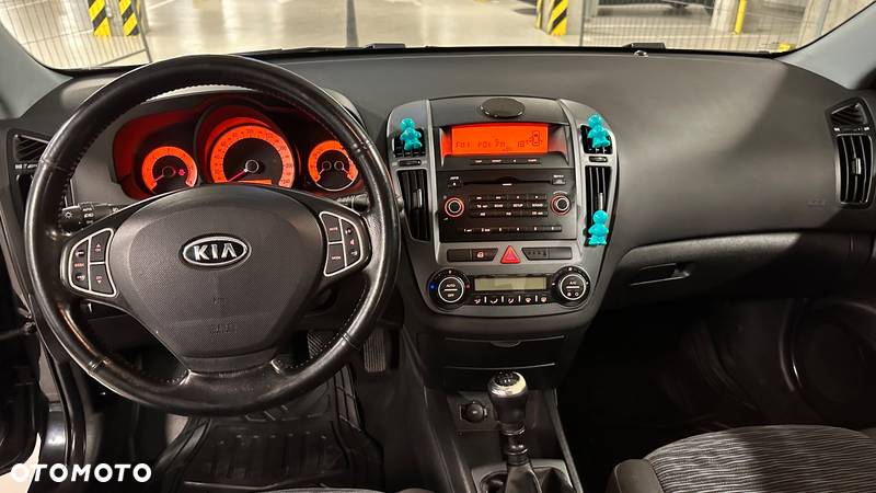 Kia Ceed - 16