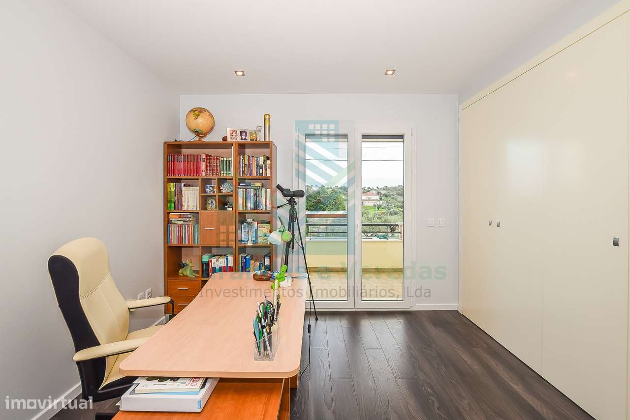 Moradia de luxo T5 com piscina e anexo-41