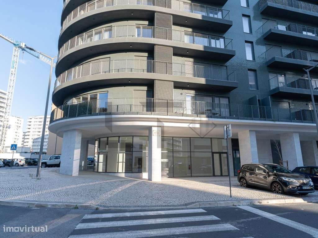 Fantástica Loja a Estrear com Saída de Fumos no Empreendimento Alte...-7