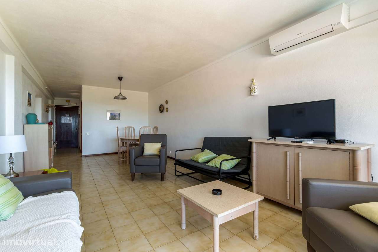 Elevado Potencial: último piso com vista mar, a 200 m da praia-11