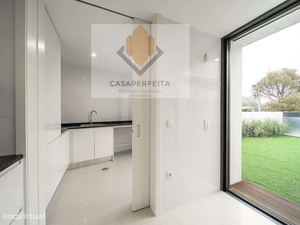 Luxuosa Moradia T4 a 150 metros da Praia - Madalena-53