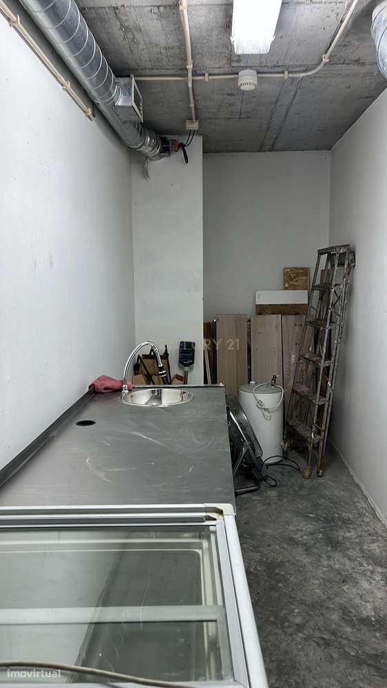 Loja à Venda na Av. Infante Santo-8