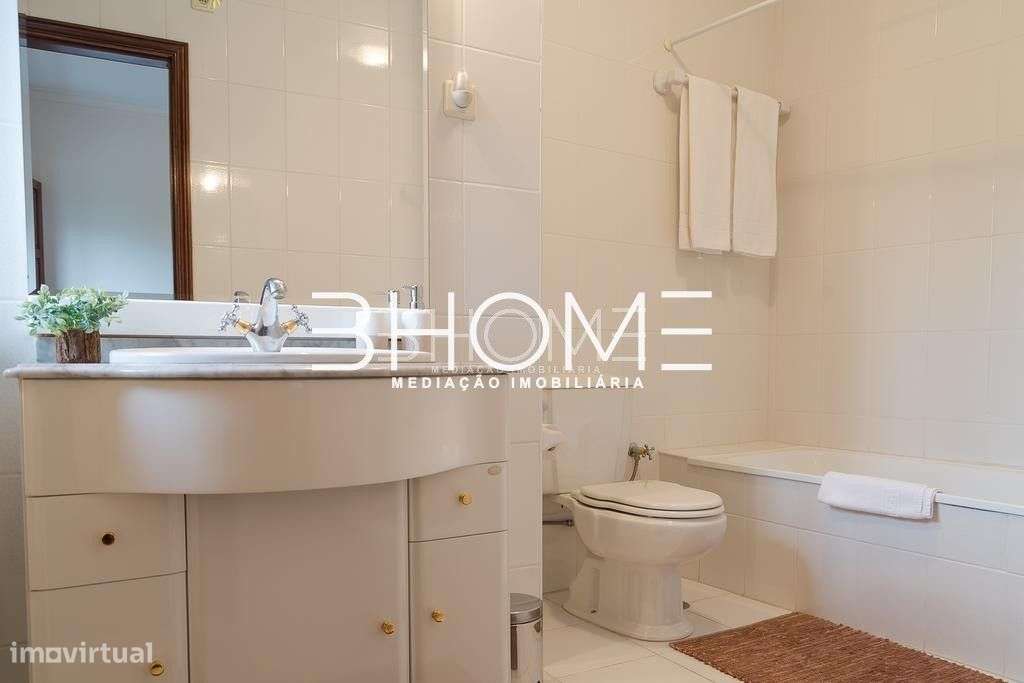 Propriedade com Casa em Pedra, T6, com piscina e campo de jogos-27