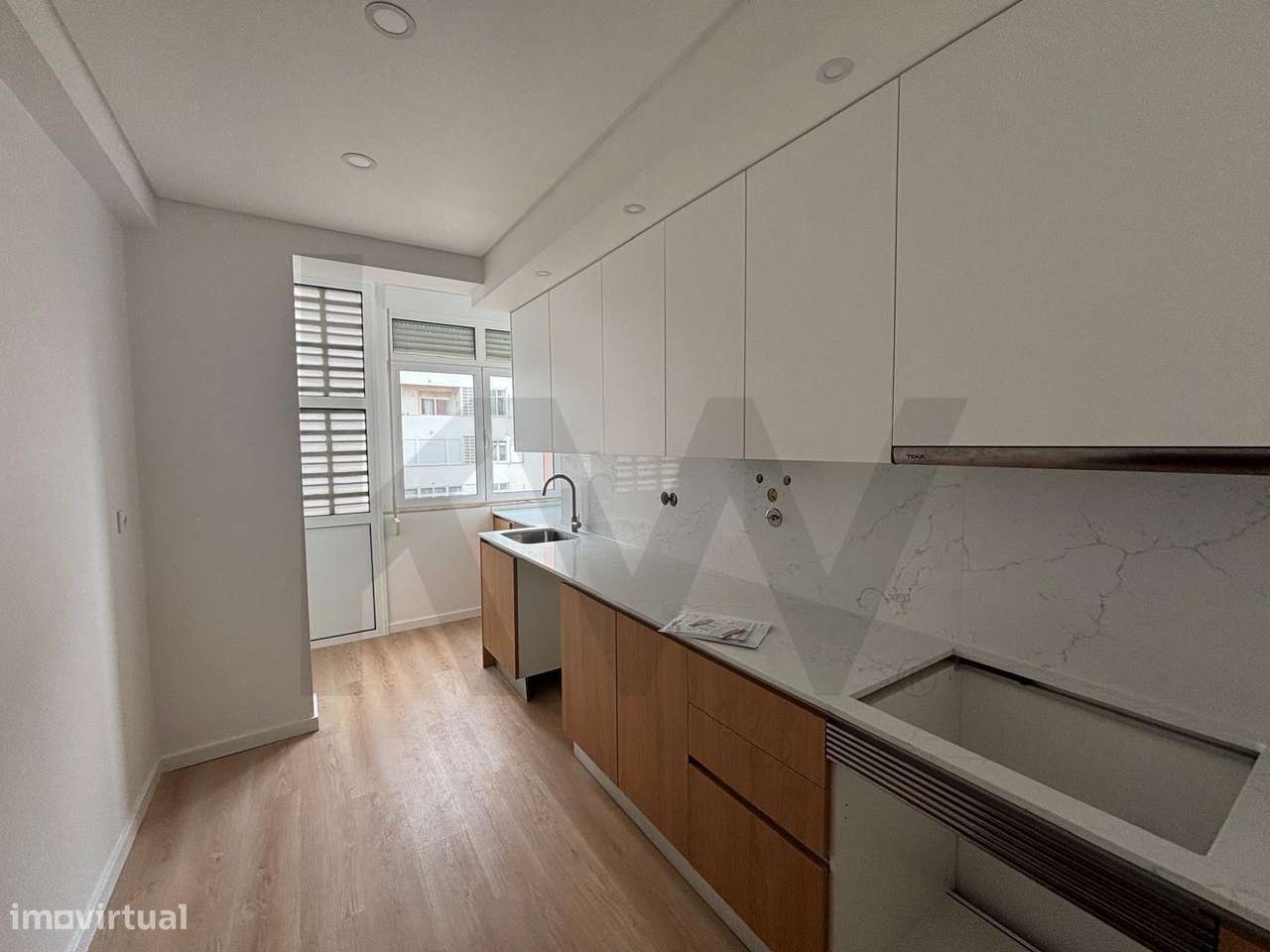 T2 Remodelado para Arrendar em Paço de Arcos - Grande imagem: 4/8