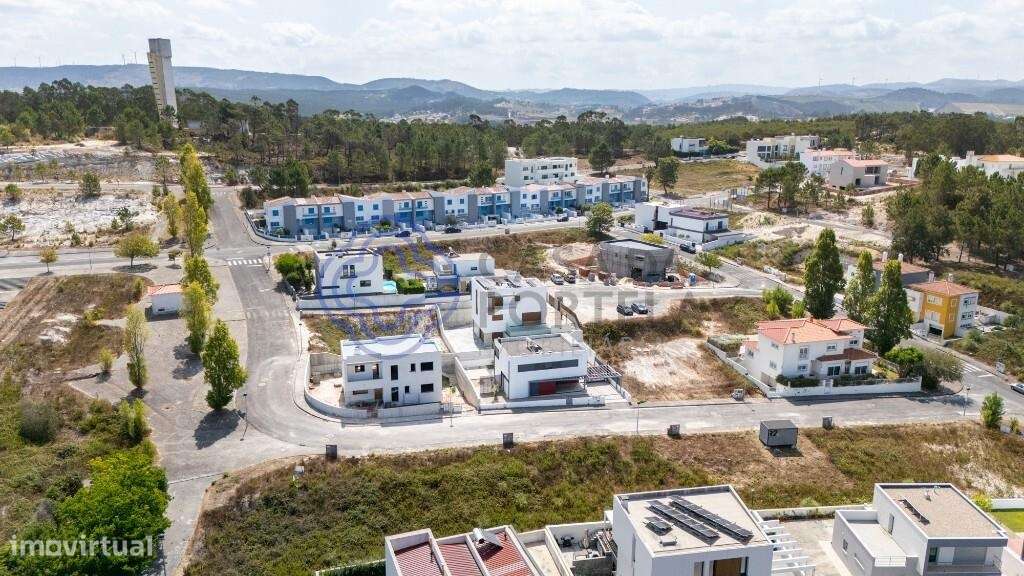 Moradia T4 com3 suites isolada-7