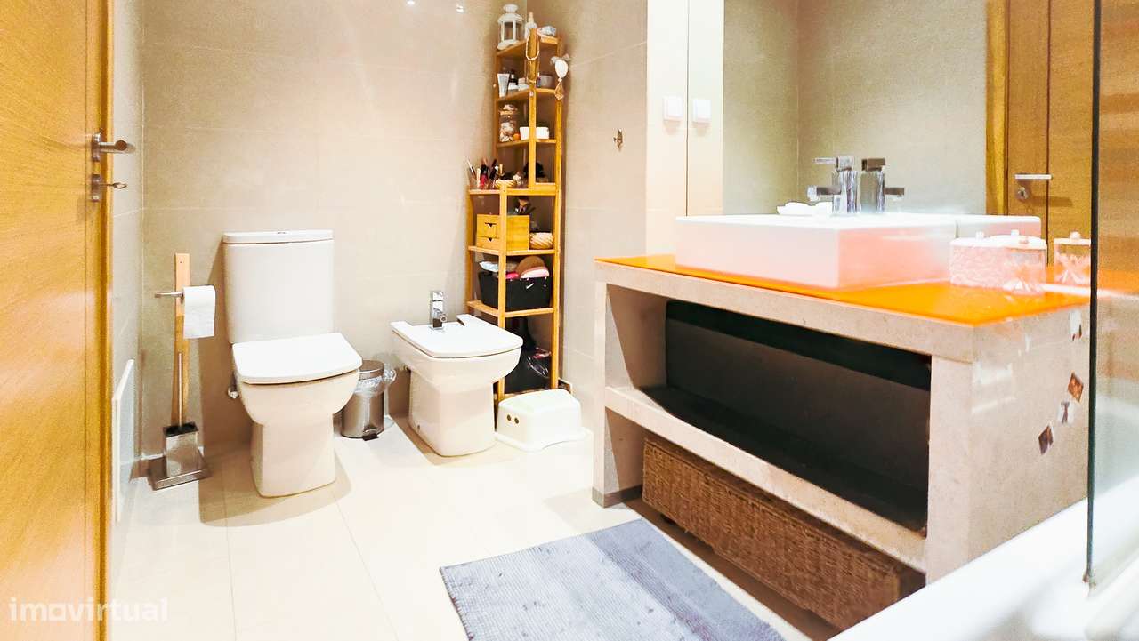 Apartamento T3 com varanda e garagem em Montijo-15