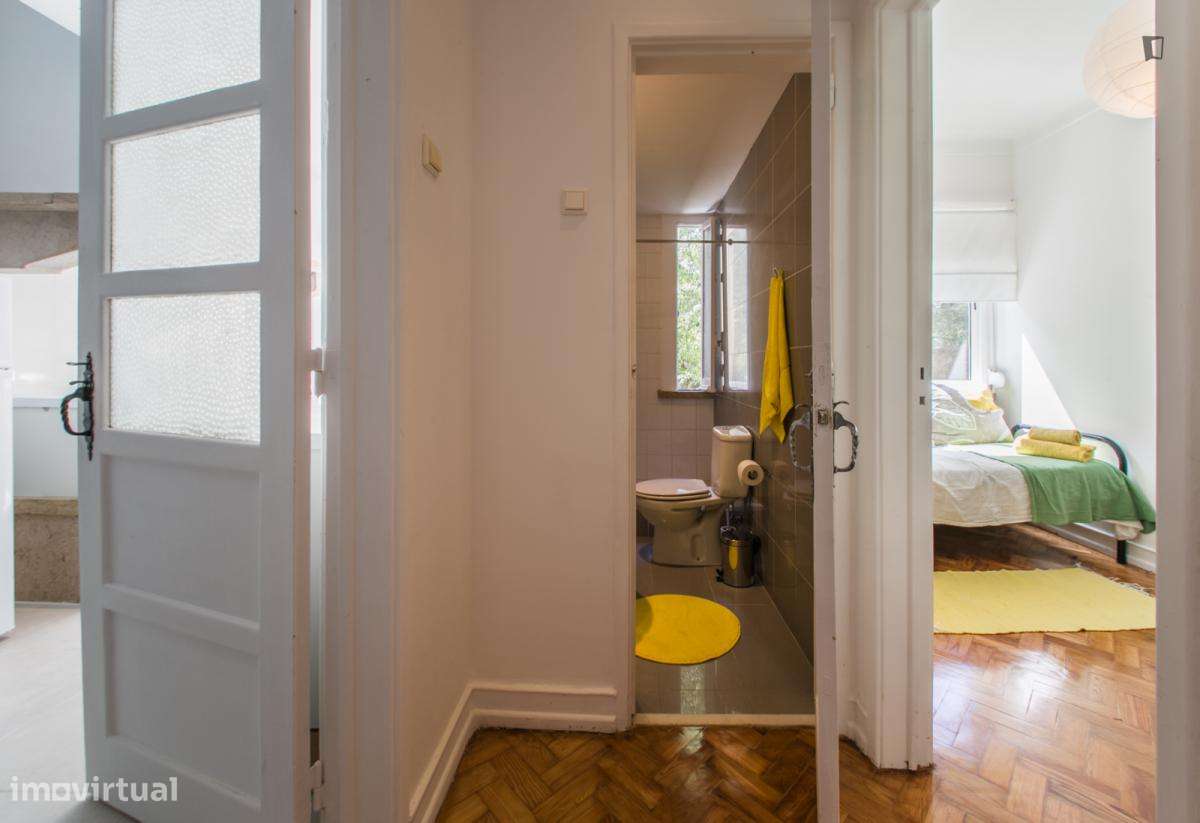 Quarto - localizado em São Sebastião Lisbon - Grande imagem: 3/8