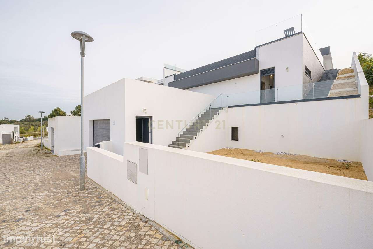 Moradia T3 Térrea a estrear com piscina e vista Serra-Setúbal-39