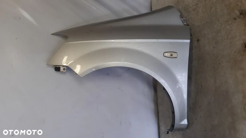 * BŁOTNIK PRZÓD PRZEDNI LEWY DO HYUNDAI GETZ CS SREBRNY PRZEDLIFT - 1