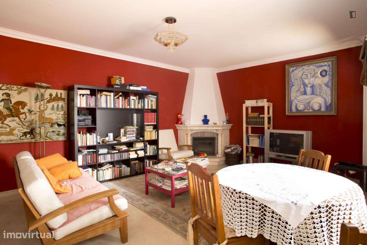 Quarto - localizado em Algés Lisbon - Grande imagem: 5/6