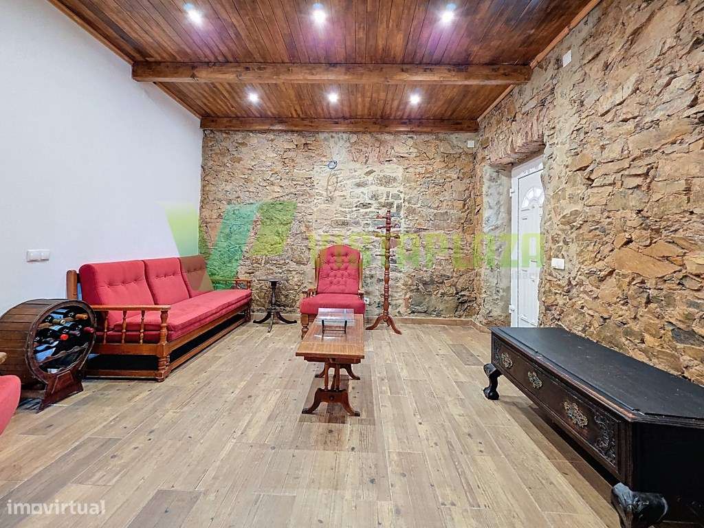 Moradia Isolada com Jardim e Boa Exposição Solar em São Bartolomeu ... - Grande imagem: 4/26