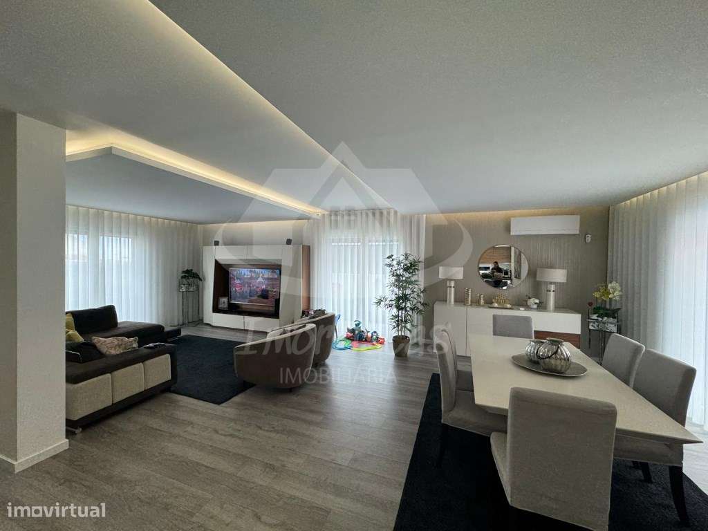 Moradia V5 com piscina e rooftop no Bairro do Cativo, Santa Iria de... - Grande imagem: 4/58