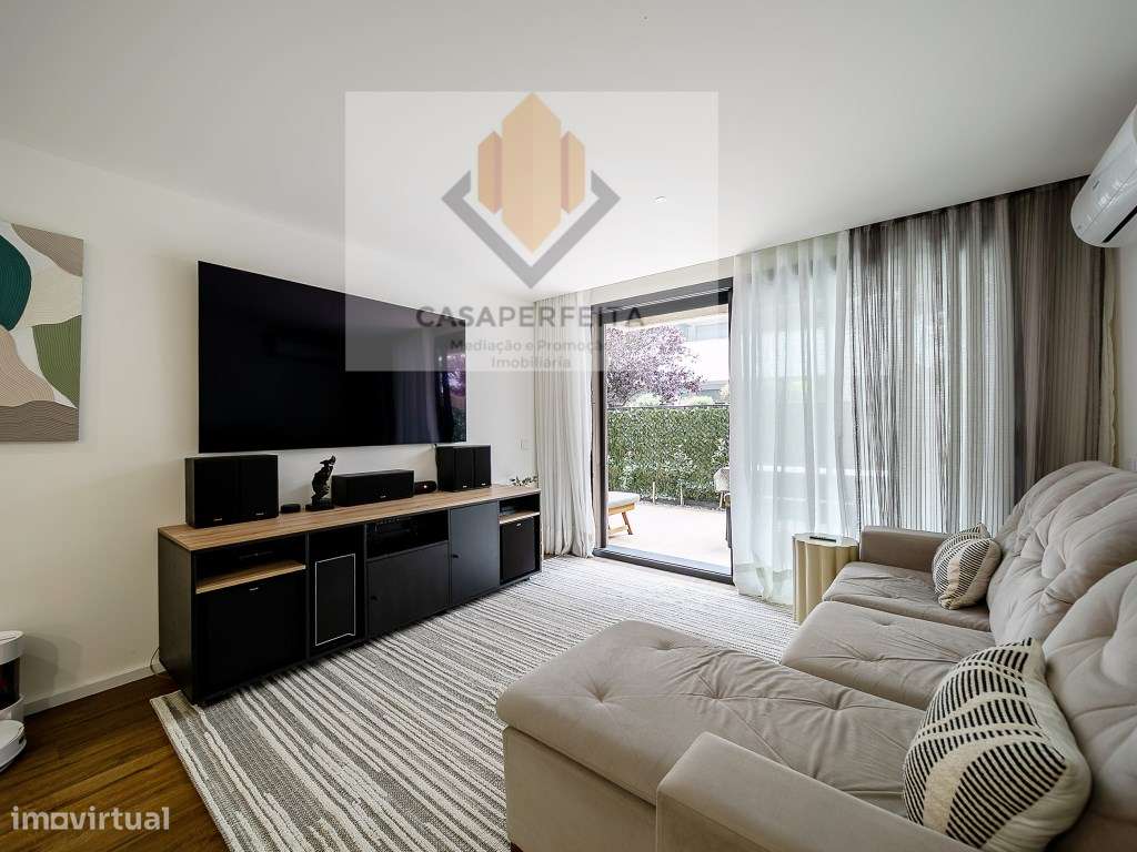 Fabuloso T2 Como Novo com Terraço e Lugar de Garagem - Candal-6