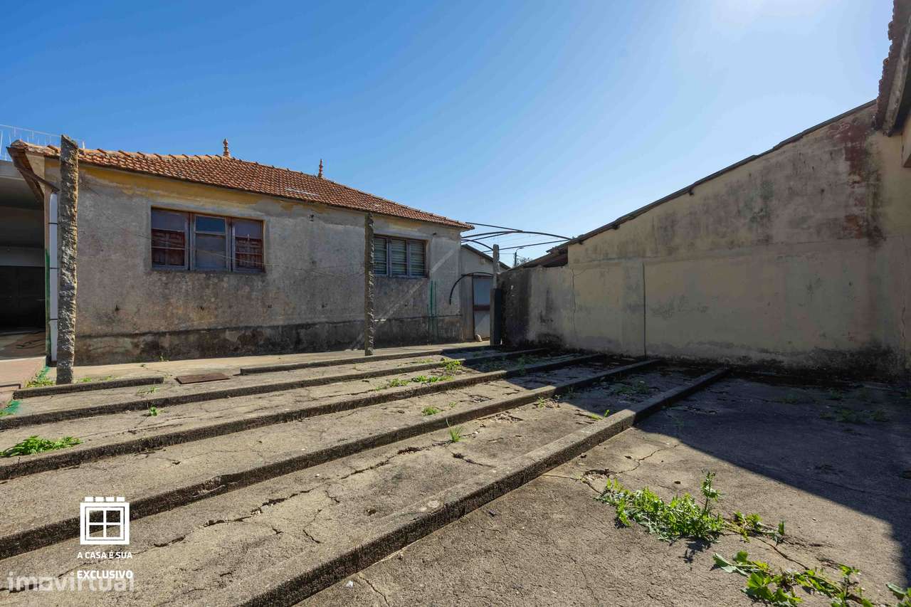 Moradia térrea para restauro em Serzedo-17