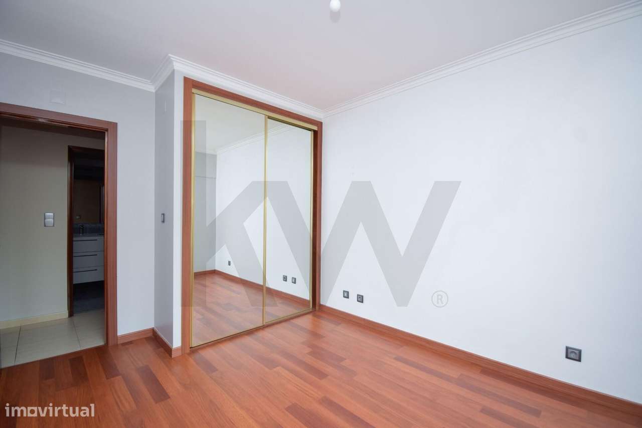 Apartamento T2 | Parqueamento e Arrecadação | Casal da Carochia, Ramad-11