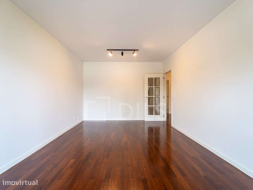 Apartamento T2 renovado, na Rua São João Bosco - Grande imagem: 3/28