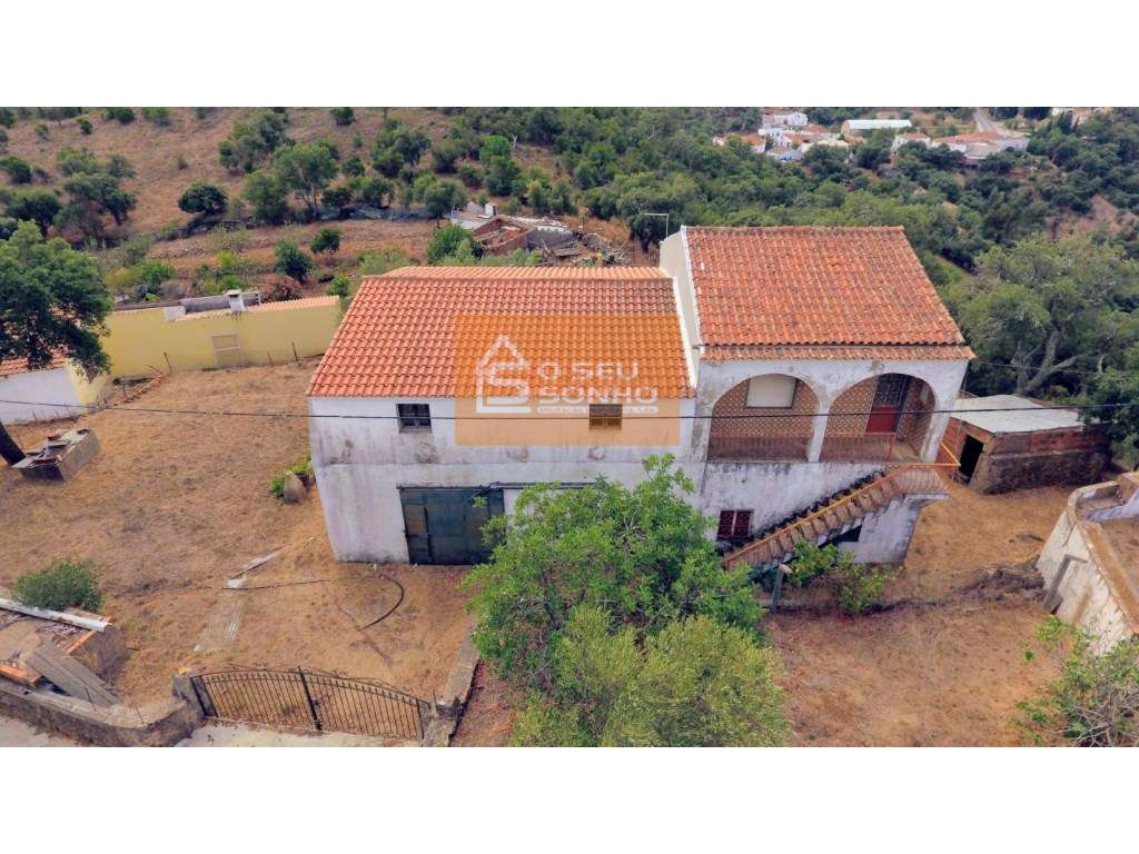 Moradia com Garagem e Terreno no Campo - Grande imagem: 2/18